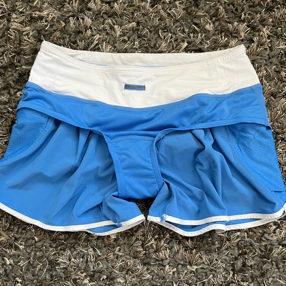 LULULEMON Shorts | Size 2 - Picture 3 of 6